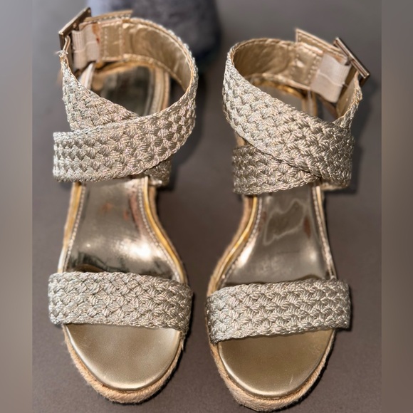 Mossimo Metallic Gold criss cross platform wedge sandal. Size 5.5 - Picture 3 of 8